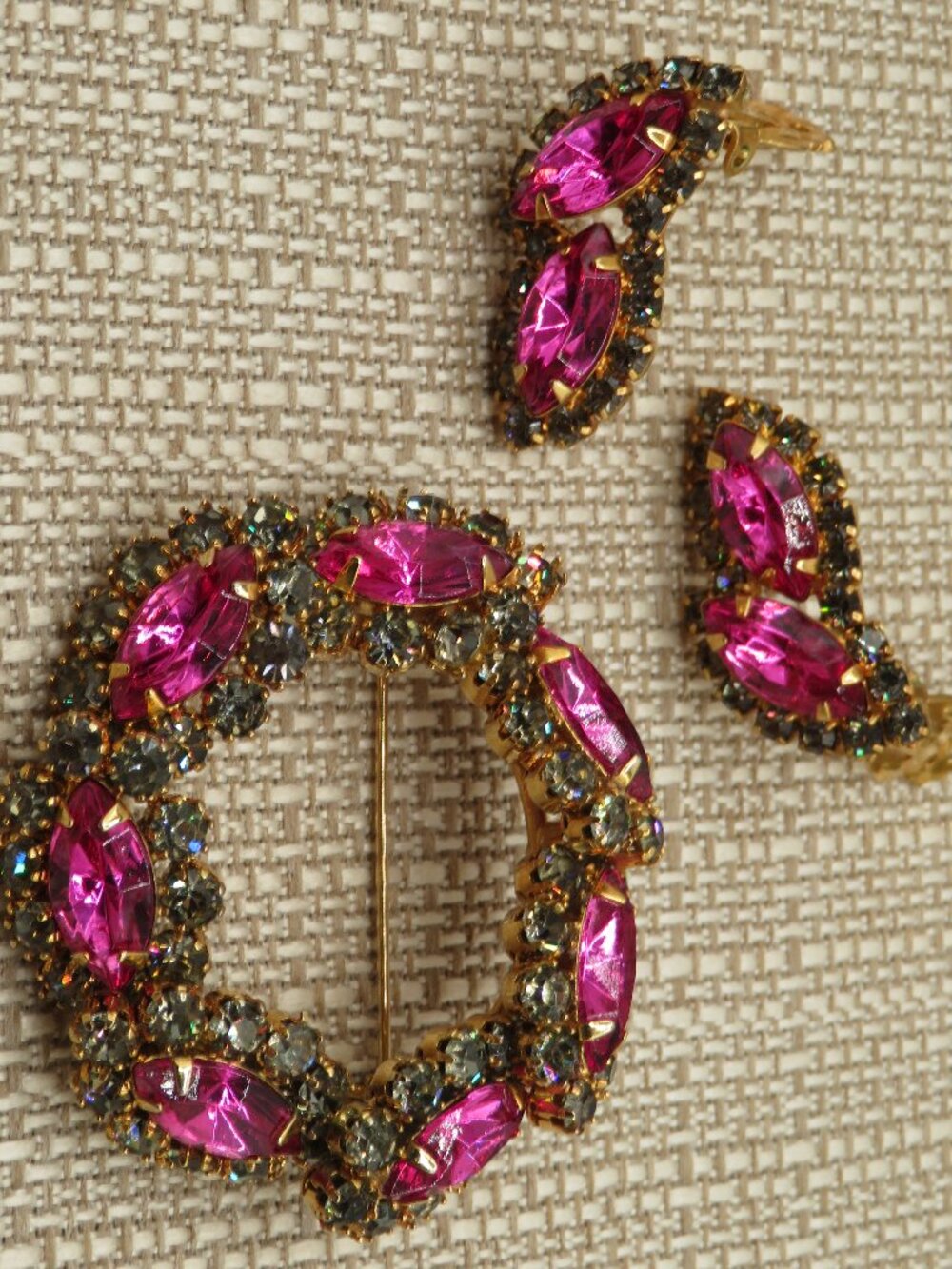 Vintage Pink and Gray Rhinestone Gold Tone Brooch and Clip-On Earrings Set - Picture 5 of 8